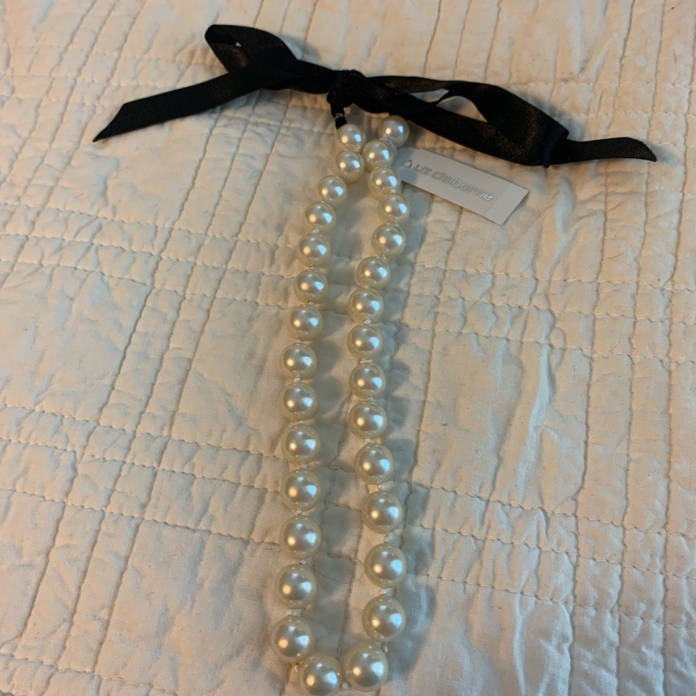 Liz Claiborne Pearl Costume Jewelry Necklace - Picture 5 of 5